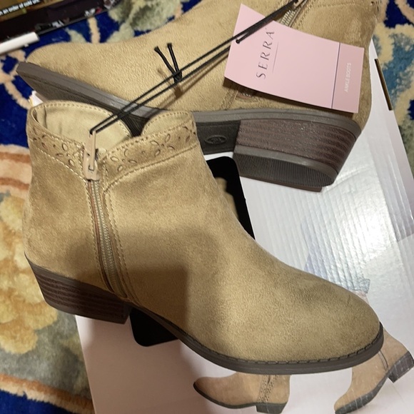 Serra Ankle Boots faux Suede Pull on Size 2/3 (Little Girl) - Picture 9 of 13